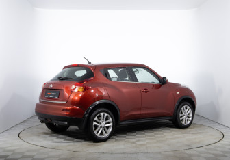 Подержанный автомобиль Nissan Juke 2014 года (5 фото)