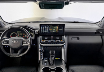 Подержанный автомобиль Toyota Land Cruiser Suv 2021 года (14 фото)