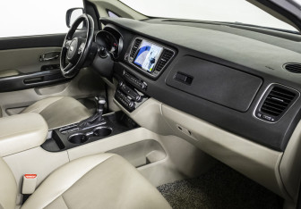 Подержанный автомобиль Kia Carnival 2019 года (9 фото)