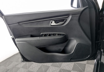 Подержанный автомобиль Kia Rio Hatchback 2021 года (19 фото)