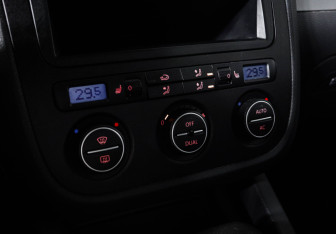 Подержанный автомобиль Volkswagen Jetta Sedan 2007 года (10 фото)