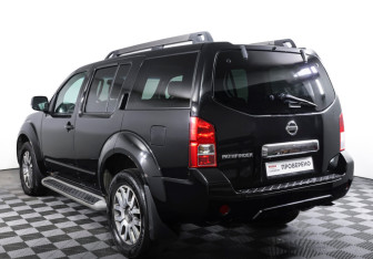 Подержанный автомобиль Nissan Pathfinder 2011 года (7 фото)
