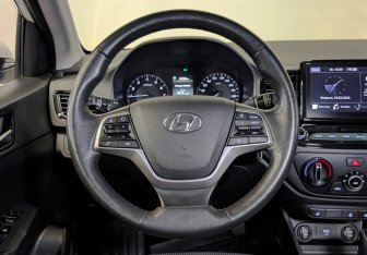 Подержанный автомобиль Hyundai Solaris Sedan 2021 года (21 фото)