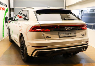 Подержанный автомобиль Audi Q8 2019 года (6 фото)