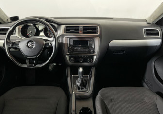 Подержанный автомобиль Volkswagen Jetta Sedan 2018 года (12 фото)