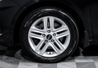 Подержанный автомобиль Kia Ceed Hatchback 2019 года (15 фото)