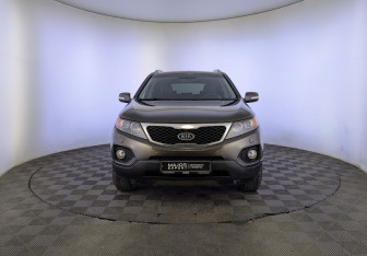 Подержанный автомобиль Kia Sorento 2011 года (2 фото)