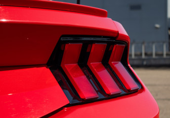 Подержанный автомобиль Ford Mustang Convertible 2024 года (11 фото)