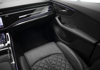 Подержанный автомобиль Audi Q8 2021 года (25 фото)