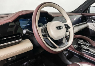 Подержанный автомобиль Geely Monjaro 2023 года (10 фото)