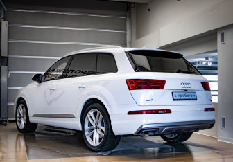 Подержанный автомобиль Audi Q7 2019 года (6 фото)