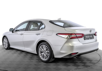 Подержанный автомобиль Toyota Camry Sedan 2021 года (7 фото)