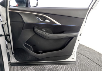 Подержанный автомобиль Omoda C5 2022 года (25 фото)