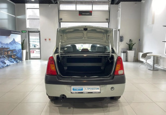 Подержанный автомобиль Renault Logan Sedan 2006 года (7 фото)