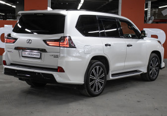 Подержанный автомобиль Lexus LX 2019 года (5 фото)