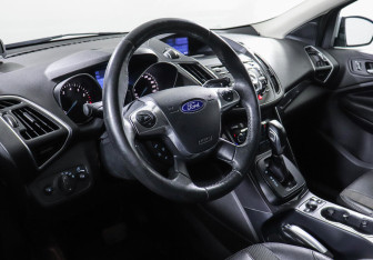 Подержанный автомобиль Ford Kuga 2013 года (8 фото)