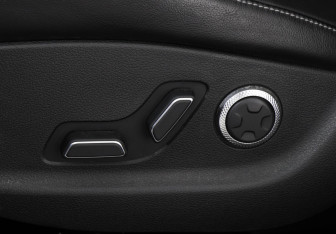 Подержанный автомобиль Genesis G80 2021 года (15 фото)