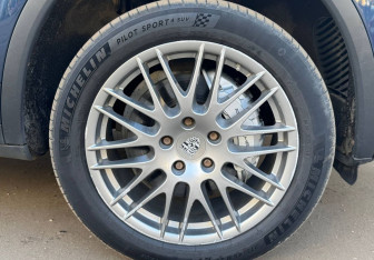 Подержанный автомобиль Porsche Cayenne 2013 года (19 фото)