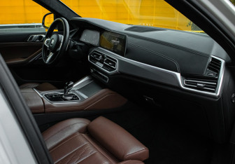 Подержанный автомобиль BMW X6 2021 года (7 фото)