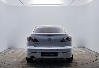 Подержанный автомобиль Mazda 3 Sedan 2010 года (4 фото)