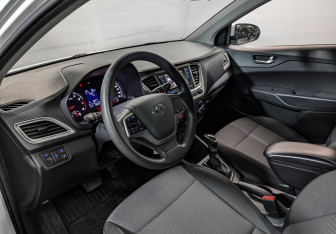 Подержанный автомобиль Hyundai Solaris Sedan 2020 года (14 фото)