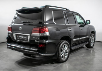 Подержанный автомобиль Lexus LX 2012 года (5 фото)