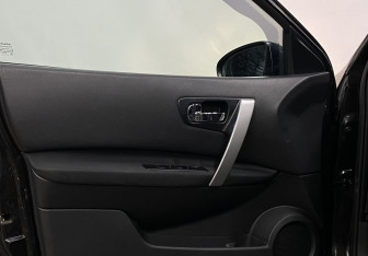 Подержанный автомобиль Nissan Qashqai 2007 года (17 фото)