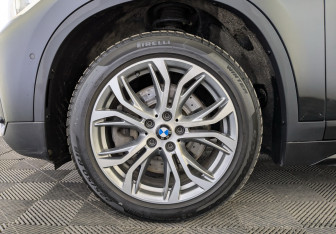 Подержанный автомобиль BMW X1 2017 года (18 фото)