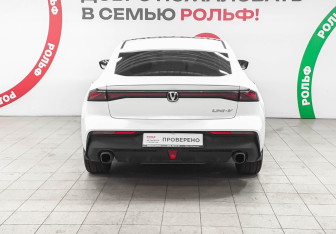 Подержанный автомобиль Changan UNI-V 2024 года (5 фото)