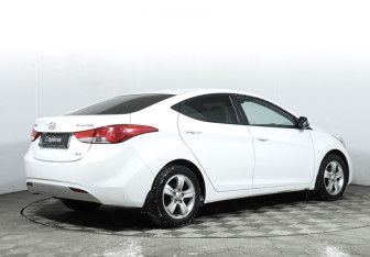 Подержанный автомобиль Hyundai Elantra Sedan 2013 года (5 фото)