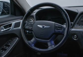 Подержанный автомобиль Hyundai Genesis 2014 года (15 фото)