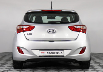 Подержанный автомобиль Hyundai i30 Hatchback 2016 года (6 фото)
