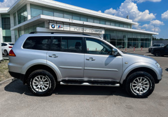 Подержанный автомобиль Mitsubishi Pajero Sport 2013 года (4 фото)