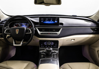 Подержанный автомобиль Hongqi H5 2022 года (9 фото)