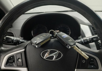 Подержанный автомобиль Hyundai Solaris Hatchback 2013 года (17 фото)