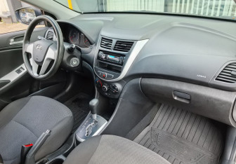 Подержанный автомобиль Hyundai Solaris Sedan 2012 года (10 фото)