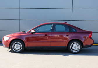 Подержанный автомобиль Volvo S40 2008 года (8 фото)