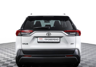Подержанный автомобиль Toyota RAV4 2021 года (6 фото)