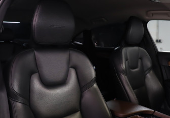 Подержанный автомобиль Volvo S90 2019 года (16 фото)