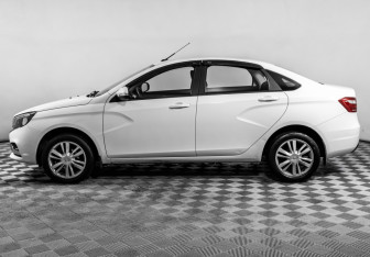Подержанный автомобиль LADA (ВАЗ) Vesta Sedan 2017 года (8 фото)