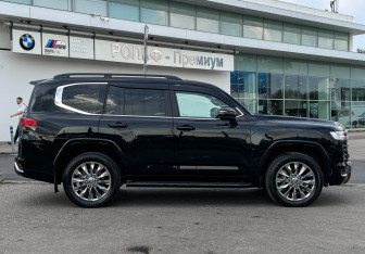 Подержанный автомобиль Toyota Land Cruiser Suv 2024 года (4 фото)
