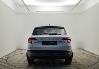 Подержанный автомобиль Skoda Karoq 2022 года (6 фото)