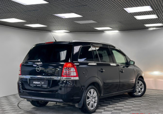 Подержанный автомобиль Opel Zafira Compactvan 2007 года (21 фото)