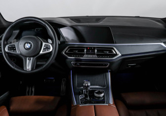 Подержанный автомобиль BMW X5 2021 года (12 фото)