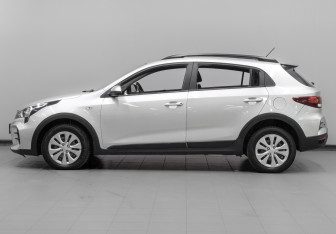 Подержанный автомобиль Kia Rio Hatchback 2021 года (8 фото)