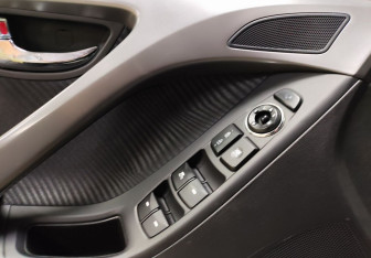Подержанный автомобиль Hyundai Elantra Sedan 2012 года (19 фото)