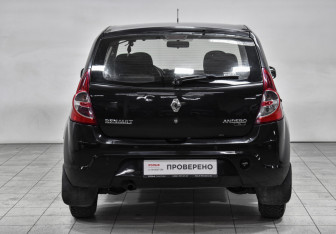 Подержанный автомобиль Renault Sandero 2012 года (6 фото)