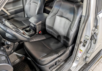 Подержанный автомобиль Toyota Land Cruiser Prado 2013 года (19 фото)