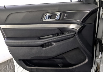 Подержанный автомобиль Ford Explorer 2018 года (19 фото)