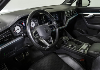 Подержанный автомобиль Volkswagen Touareg 2021 года (10 фото)